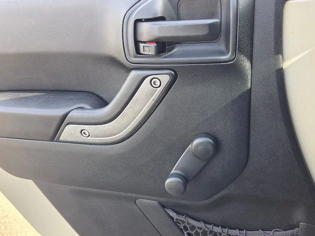 Used 2017  Jeep Sport image 27