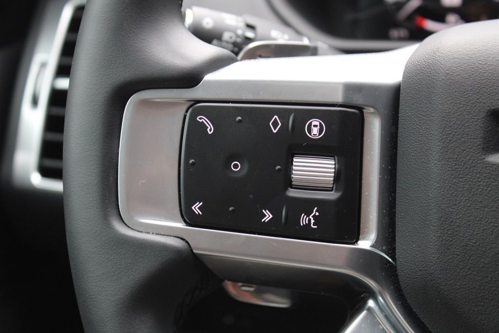Used 2025 Blue Land Rover Dynamic SE image 17