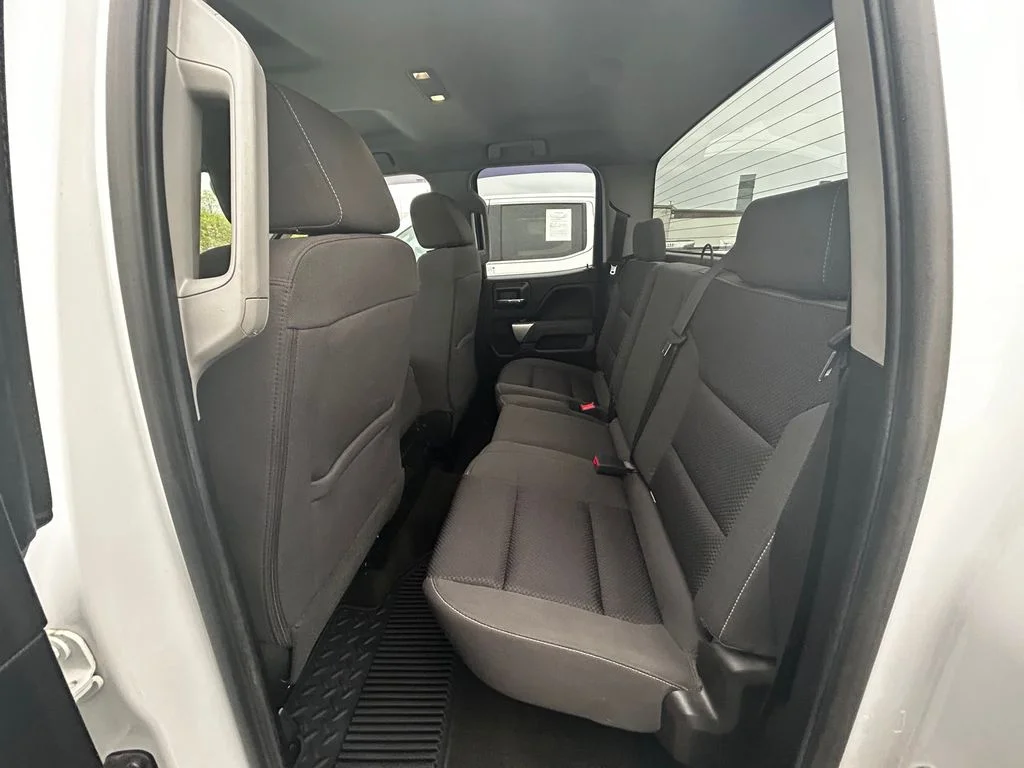 Used 2018 White Chevrolet LT image 31