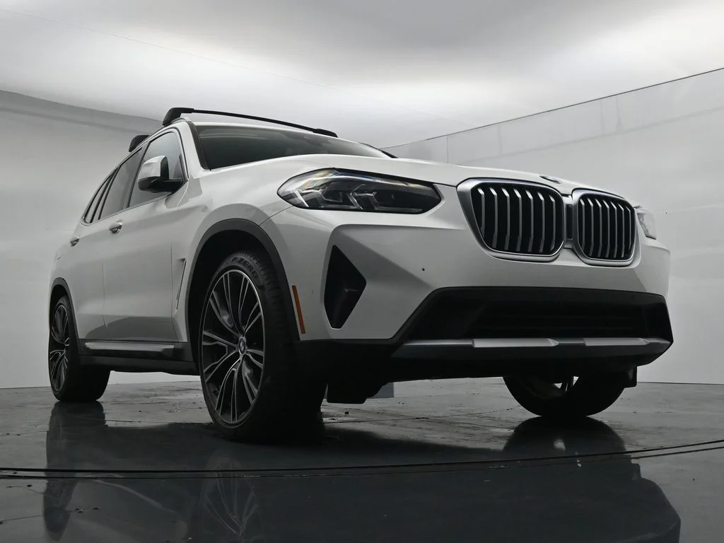 Used 2022 White BMW xDrive30i image 18