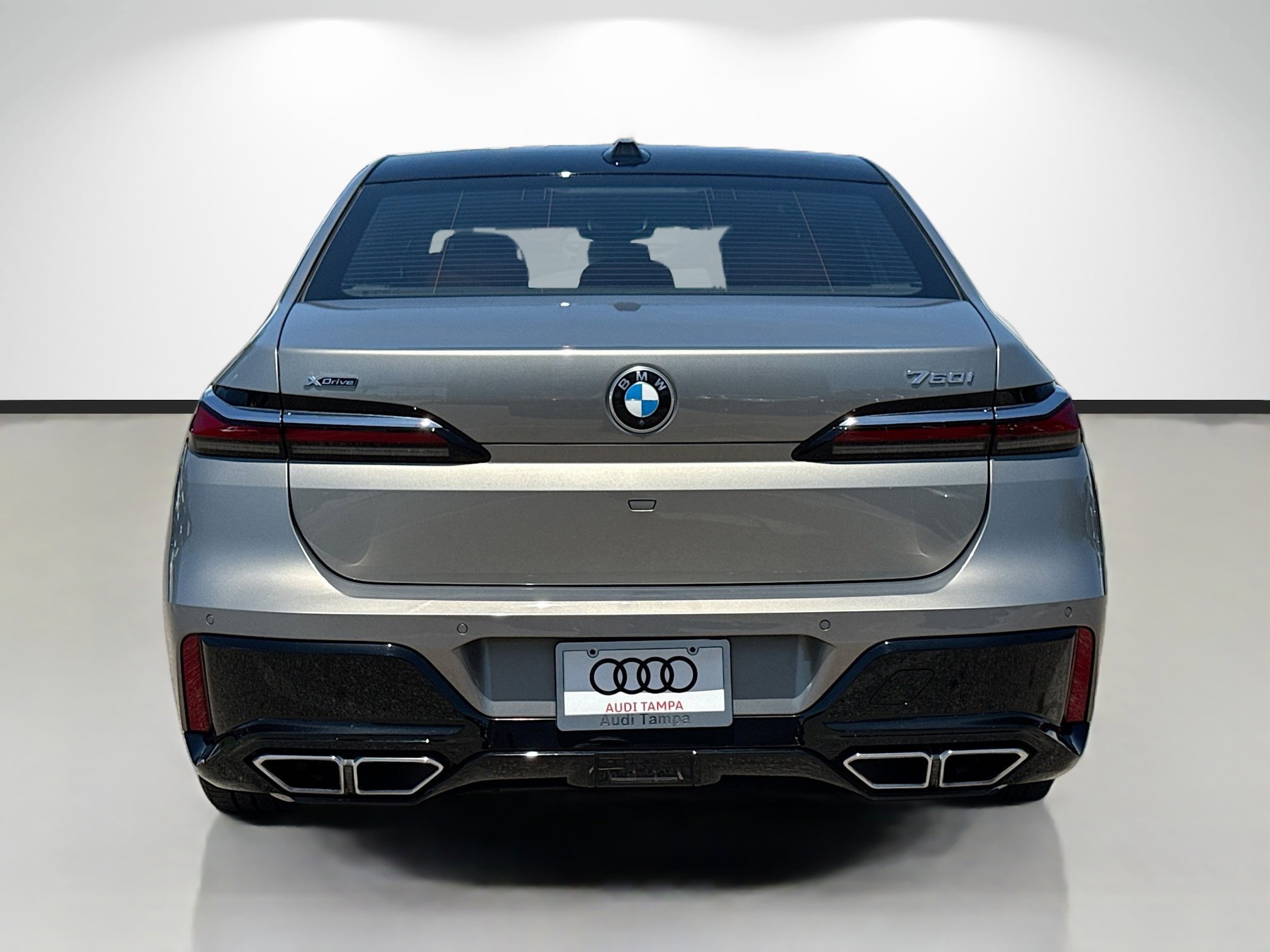 Used 2023 Oxide Grey Metallic BMW 760i xDrive image 4