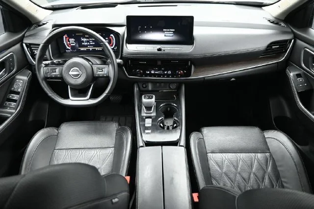 Used 2024 Gray Nissan Platinum image 11