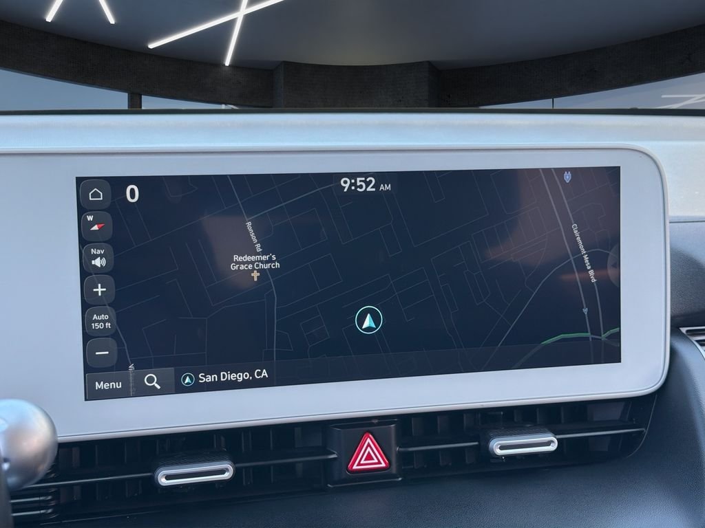 Used 2023 Green Hyundai SE image 19