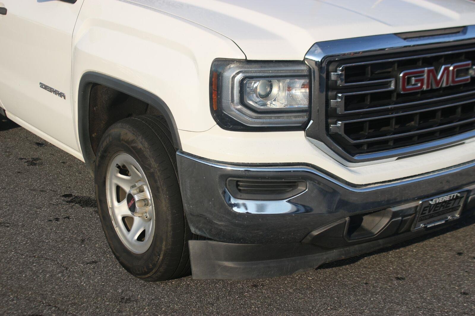Used 2018 SUMMIT WHITE GMC 2WD Reg Cab 133.0" image 9