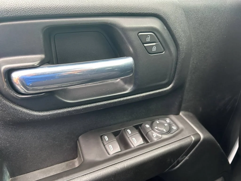 Used 2020 SUMMIT WHITE Chevrolet Custom image 29