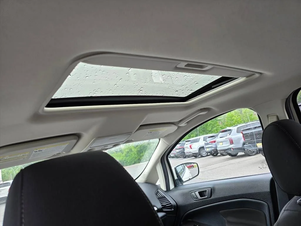 Used 2021 White Ford SE image 7