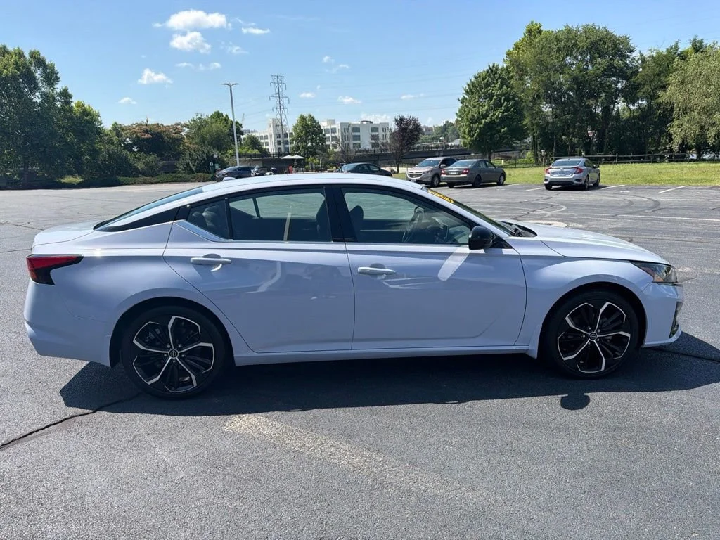 Used 2025 Gray Nissan SR image 8