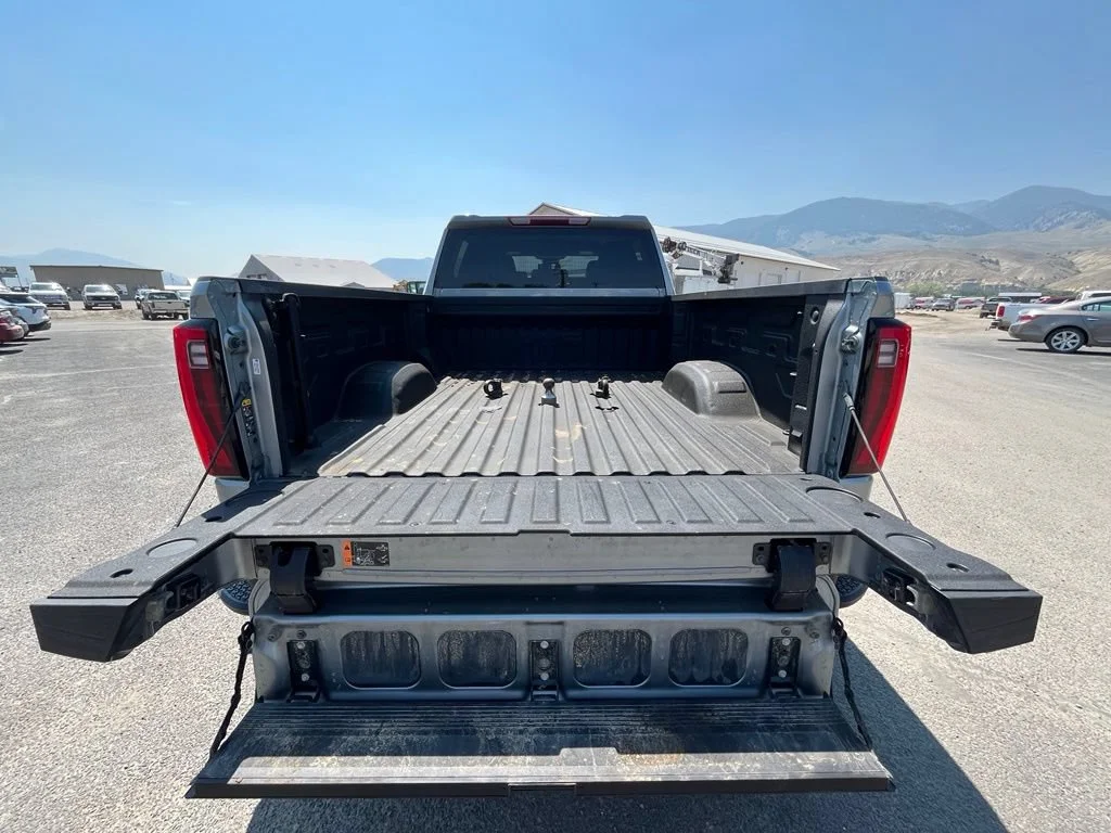 Used 2024 Sterling Metallic GMC SLT image 18