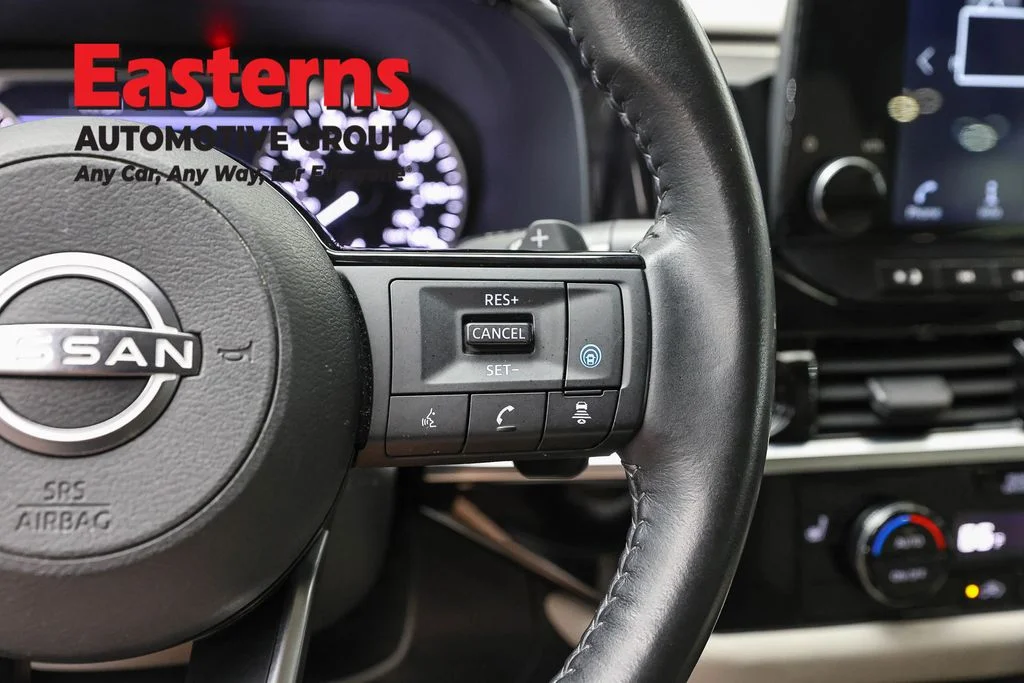 Used 2022 Gray Nissan SL image 15