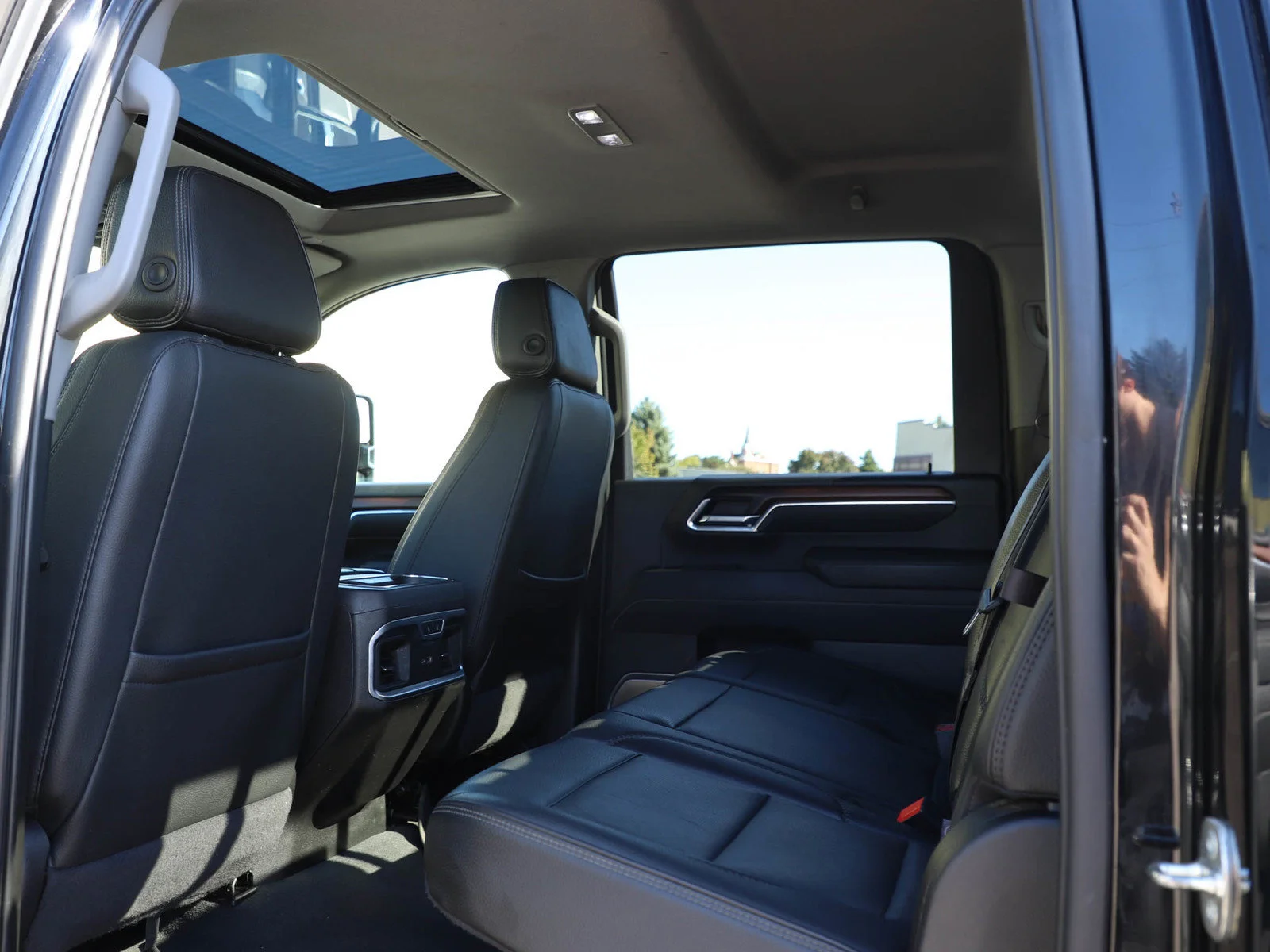 Used 2024 Onyx Black GMC Denali image 17