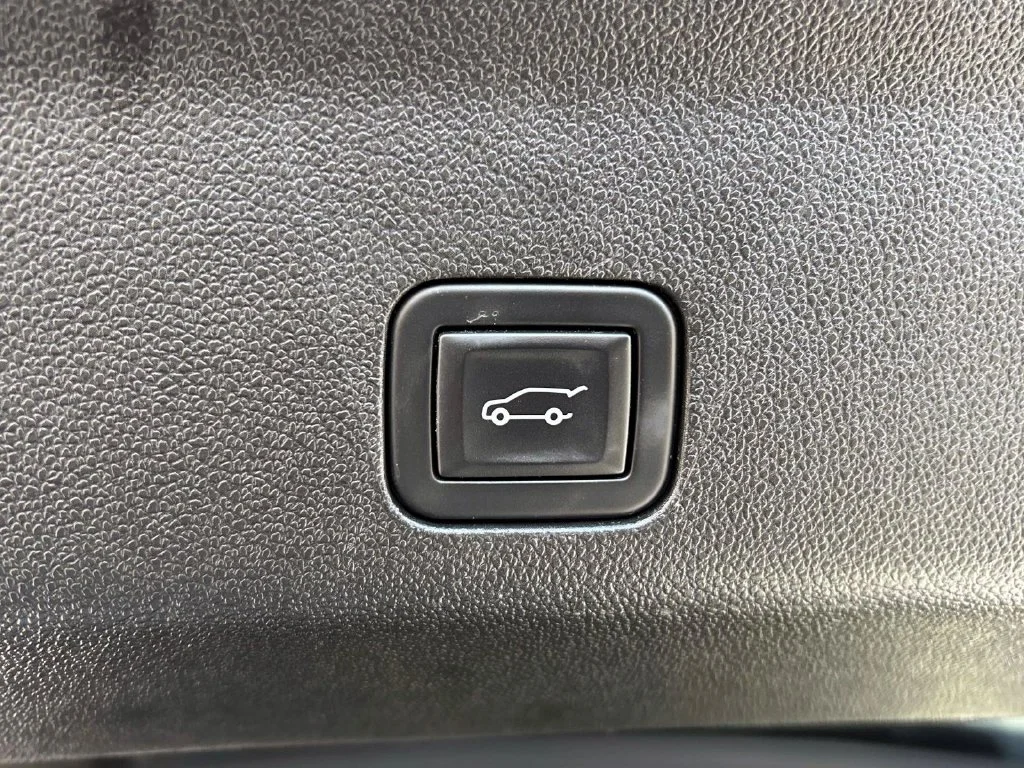 Used 2023 White Frost GMC AT4 image 12