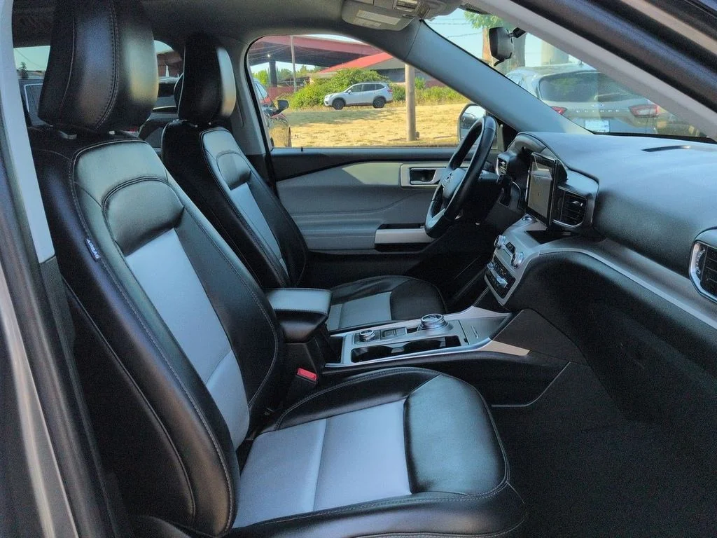 Used 2023 Gray Metallic Ford XLT image 30