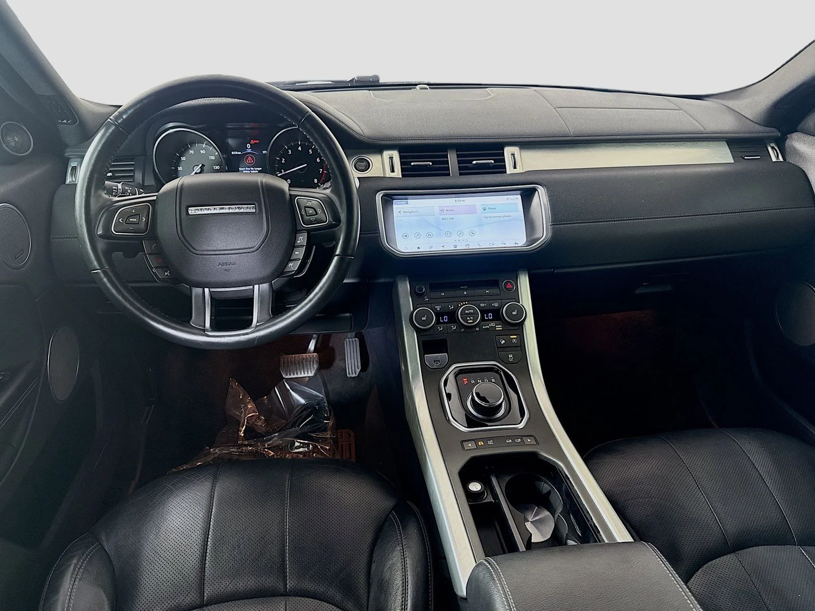 Used 2017  Land Rover SE image 13