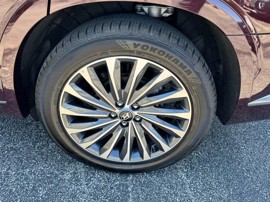 Used 2024 Red Hyundai Calligraphy image 8