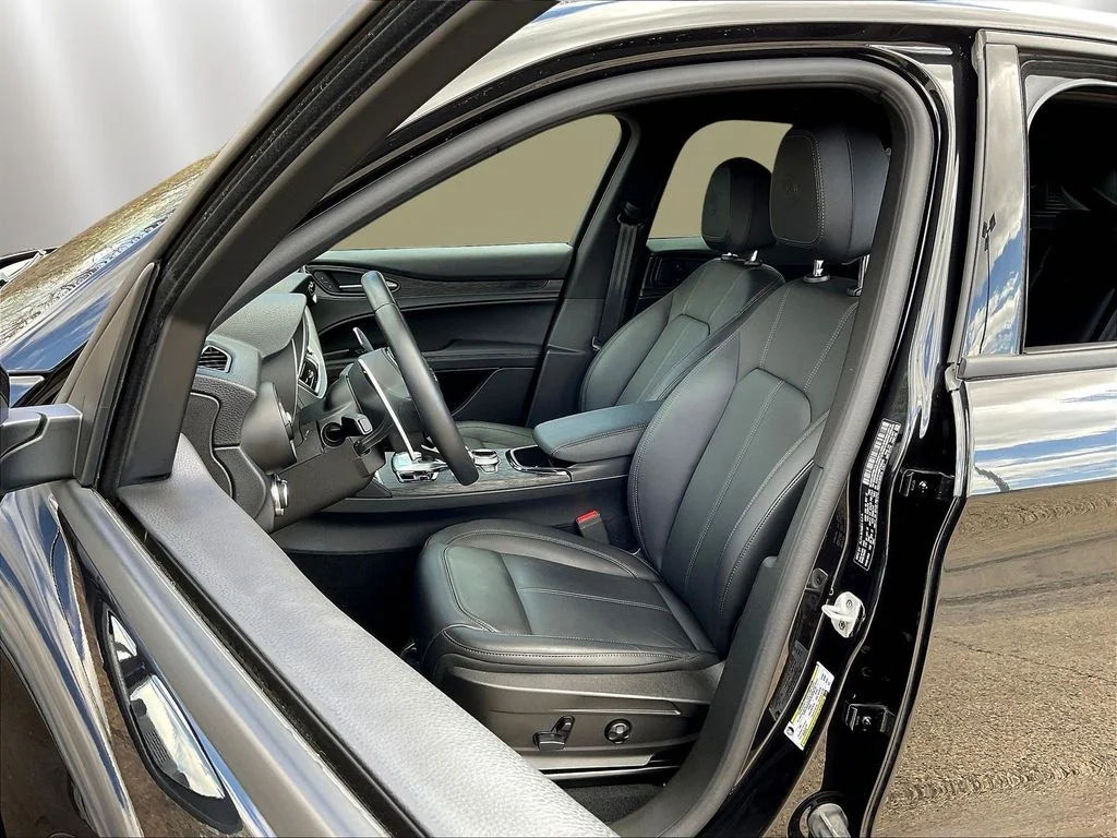 Used 2024 Black Metallic Alfa Romeo Sprint image 21