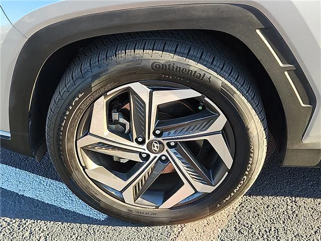 Used 2022 Silver Hyundai SEL Front-wheel Drive image 8