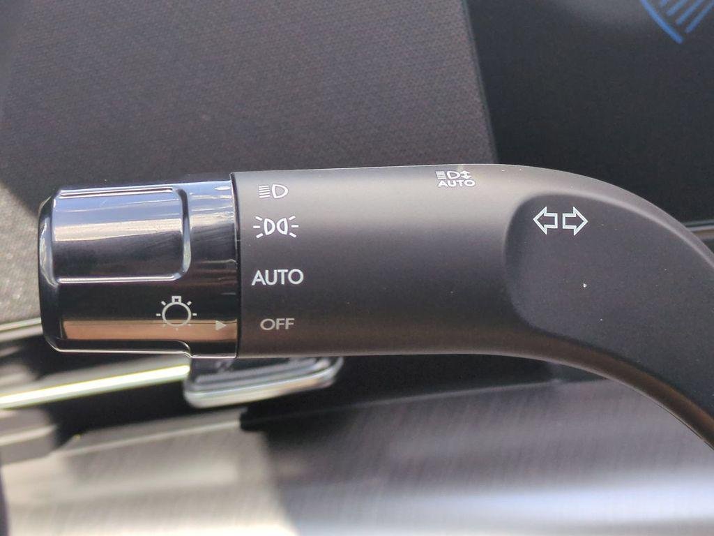 New 2027 Gray Hyundai SE FWD image 28
