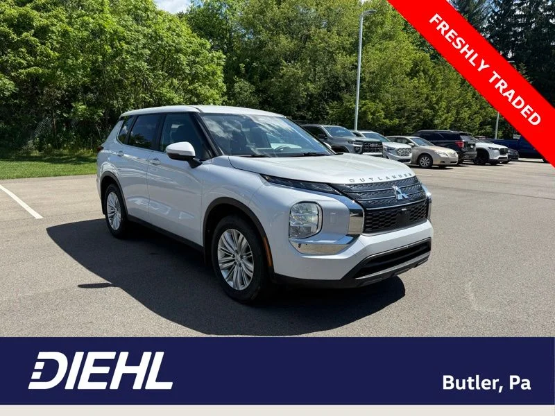 2024 Mitsubishi Outlander ES S-AWC's photo