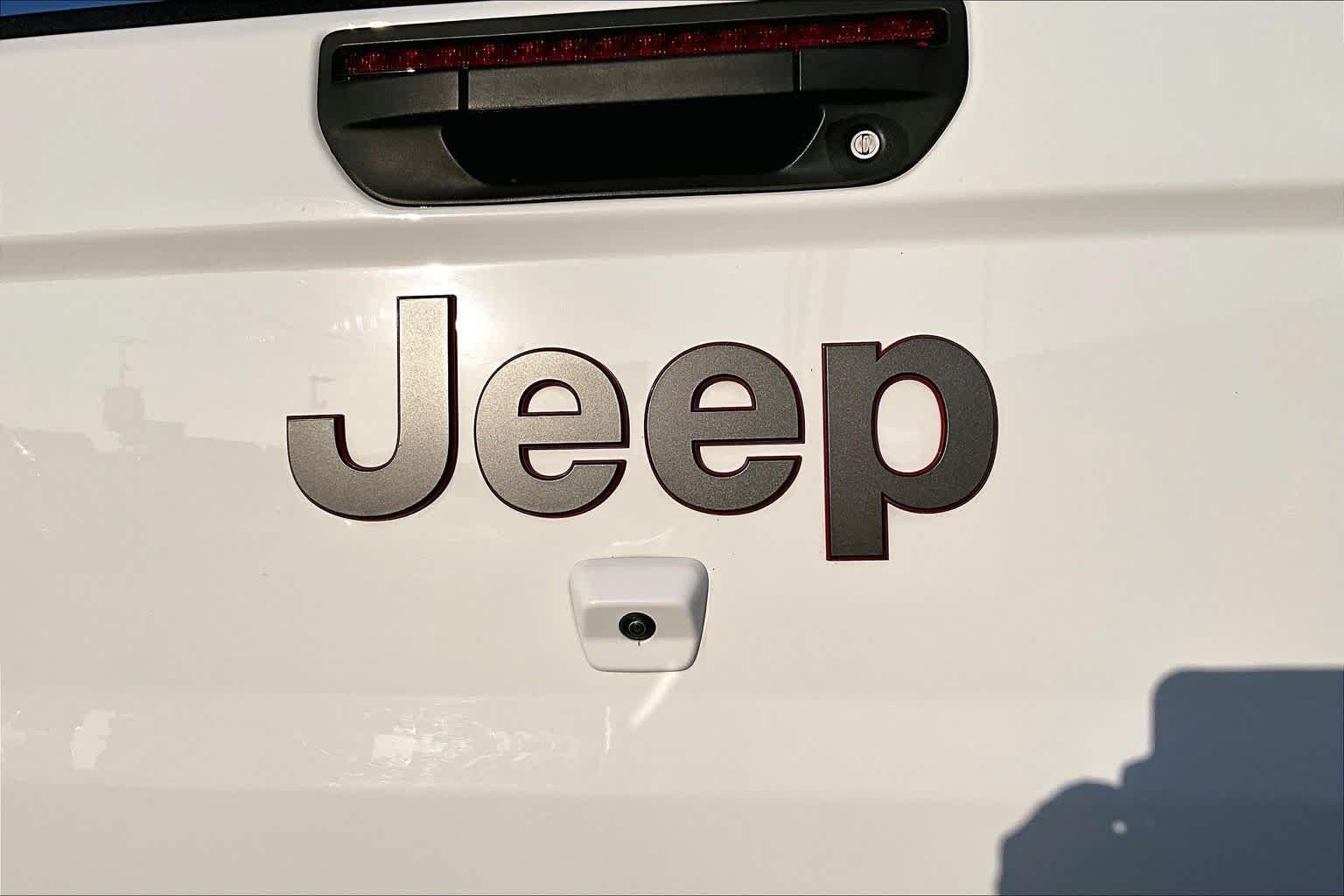 Used 2023 Bright White Clearcoat Jeep Rubicon image 31