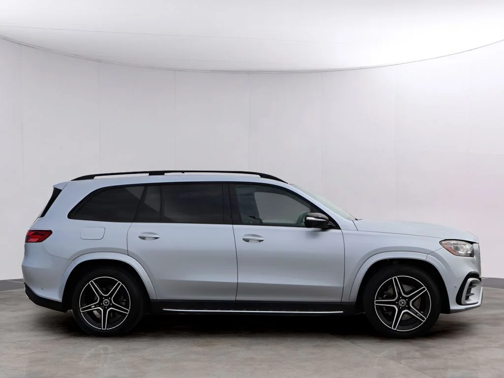 Used 2025  Mercedes-Benz GLS 450 image 4