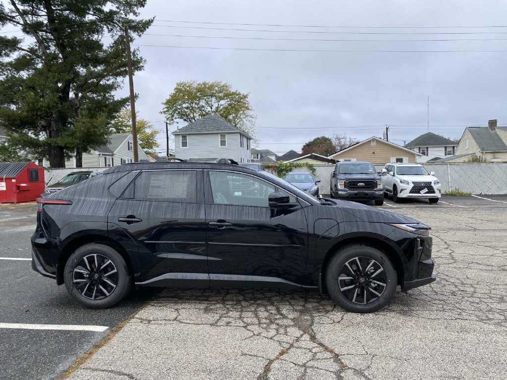 New 2027 Midnight Black Metallic Toyota XLE image 2