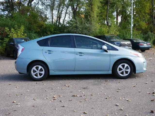Used 2012 Pearl Toyota Three image 6
