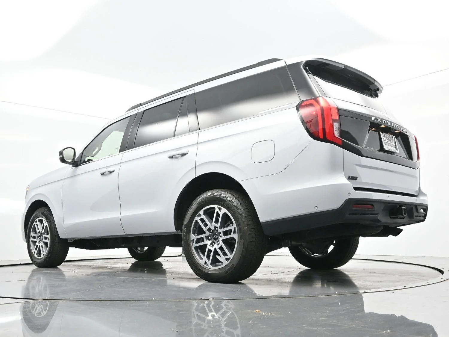 Used 2025 Space Silver Metallic Ford Active image 46