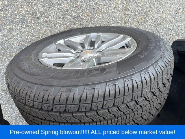 Used 2025 White Chevrolet Trail Boss image 13