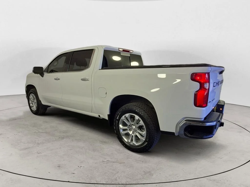 Used 2024 Summit White Chevrolet LTZ image 3