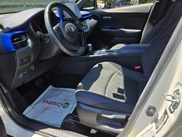 Used 2020 White Toyota XLE image 10