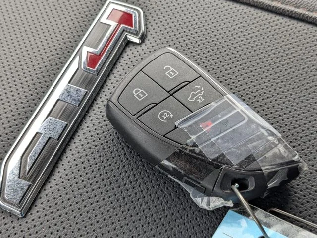 Used 2026 Silver GMC AT4 image 26