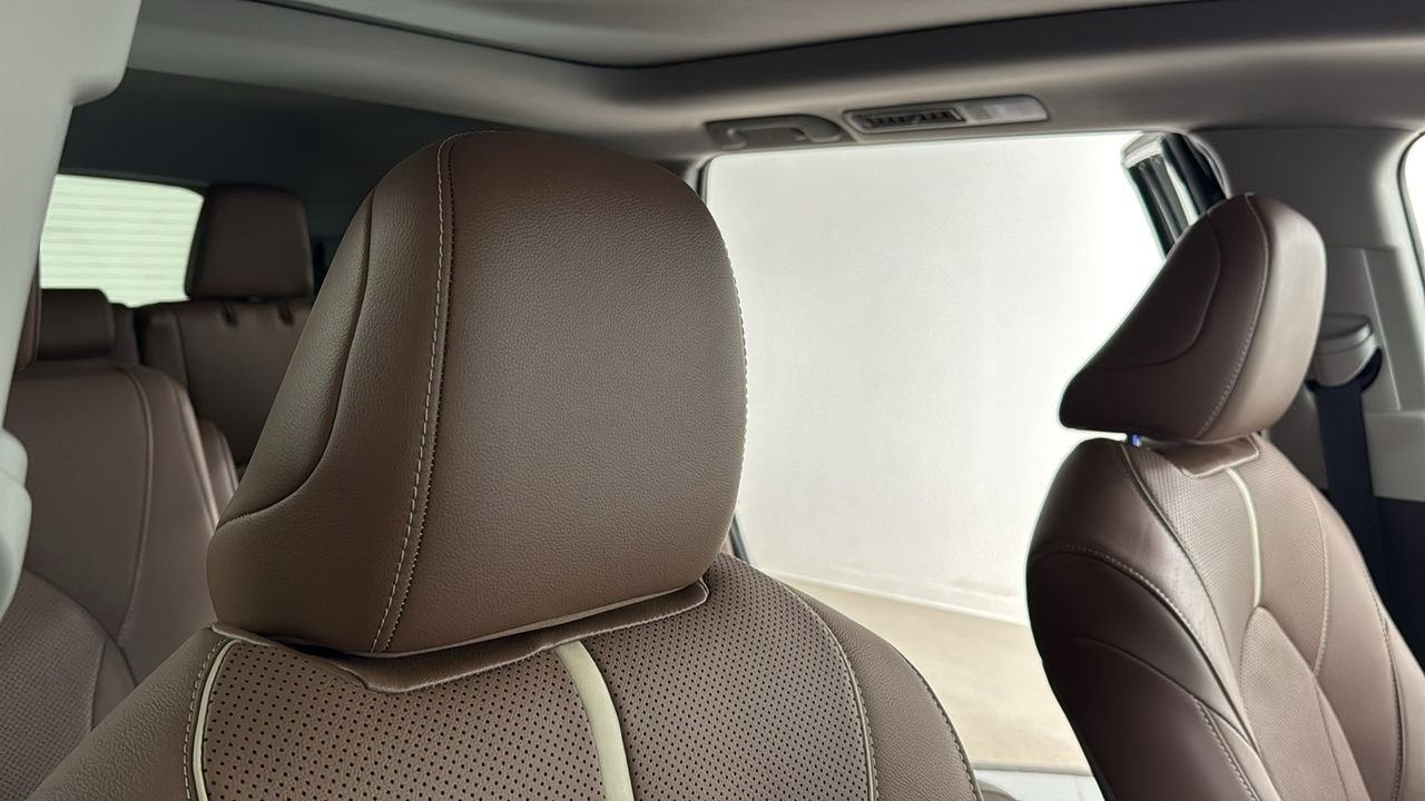 Certified Used 2025  Toyota Platinum image 20