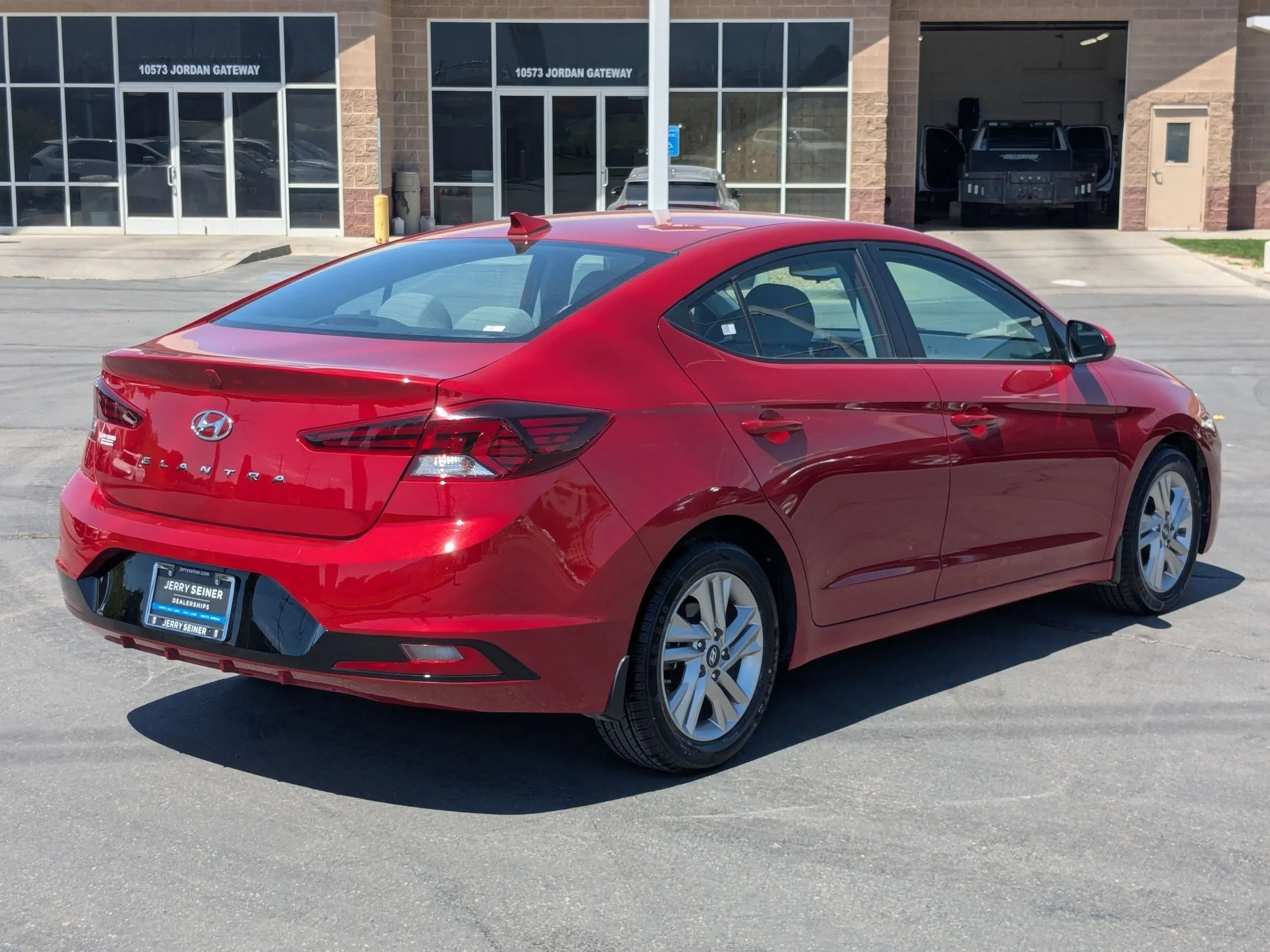 Used 2020 Scarlet Red Pearl Hyundai Value Edition image 5