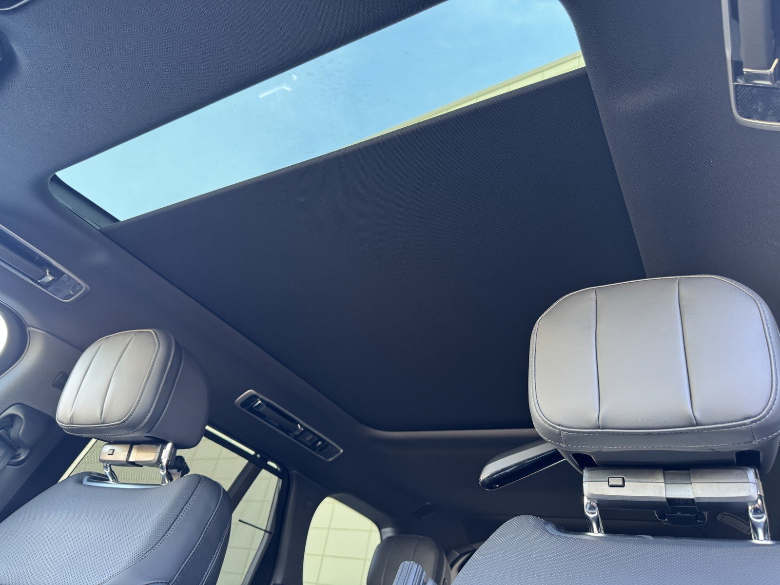 2026 Land Rover Range Rover SE - Photo 17