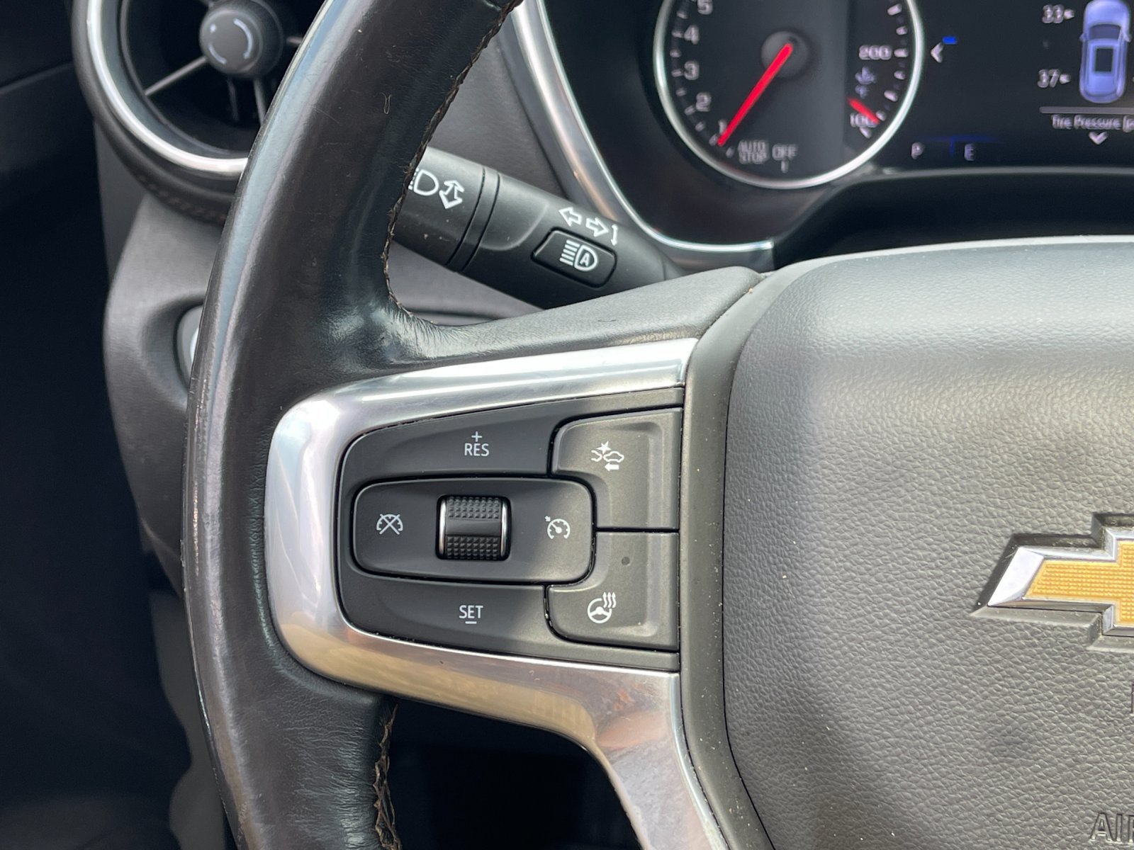 Used 2021 IRIDESCENT PEARL TRICOAT Chevrolet Premier image 30