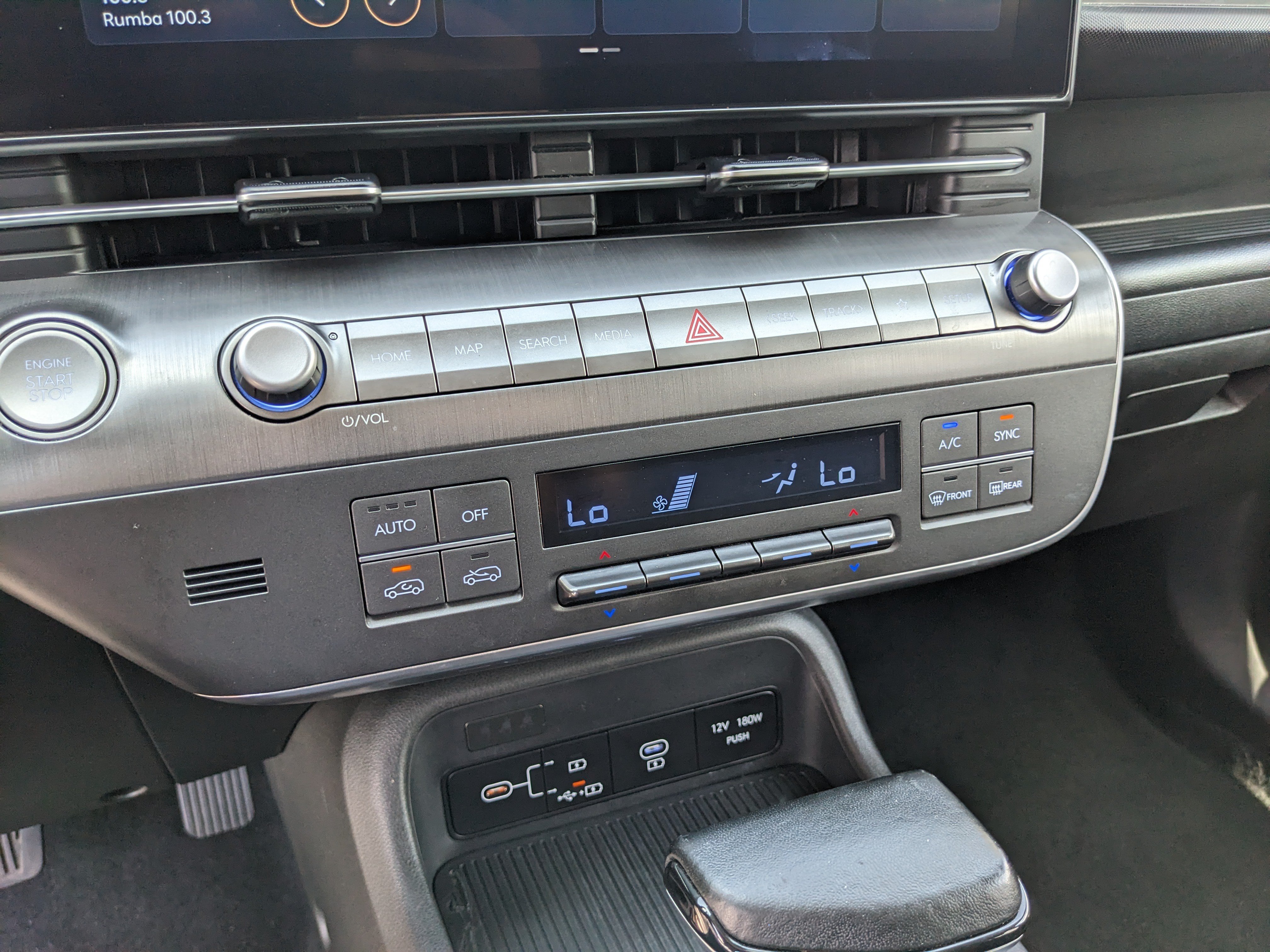 Used 2025 Atlas White Hyundai SEL image 20