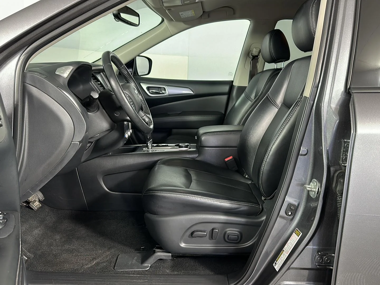 Used 2020 Gun Metallic Nissan SL image 7