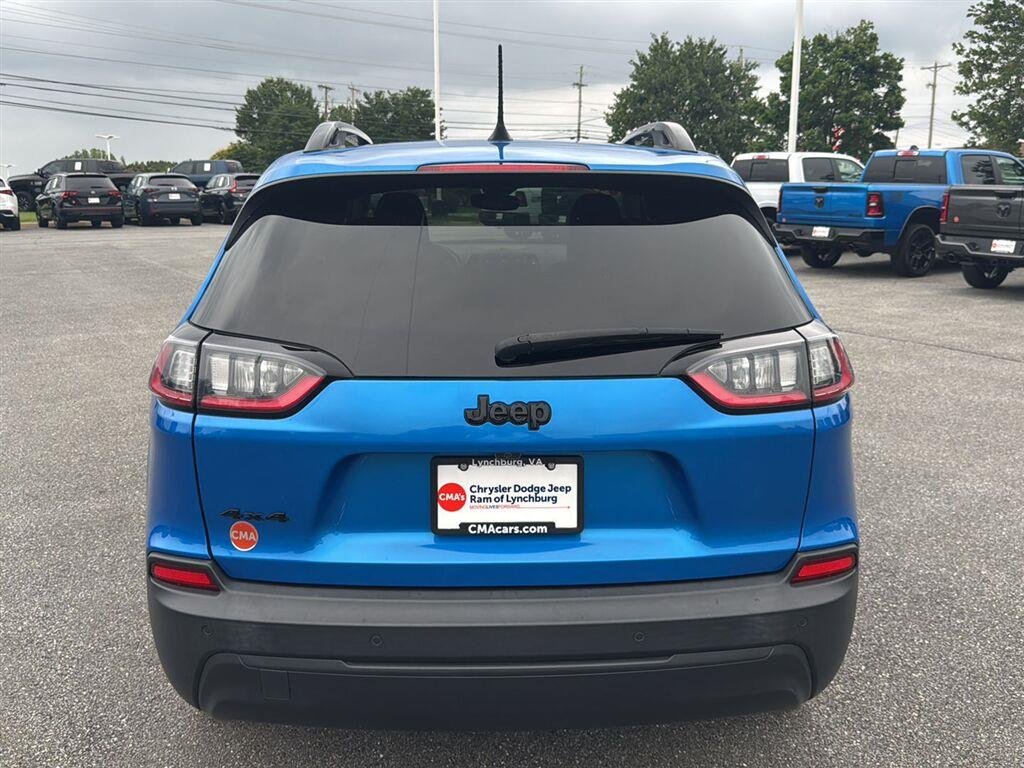Used 2023 Hydro Blue Pearlcoat Jeep Altitude Lux image 6