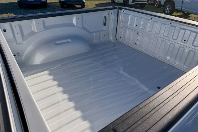 New 2026 Ivory White Tri-Coat Pearl-Coat Exterior Paint RAM Laramie image 28