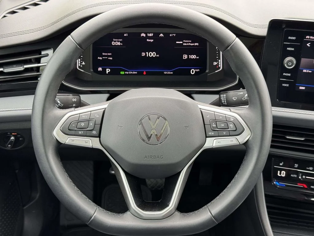Used 2025 Gray Volkswagen 1.5T SEL image 18