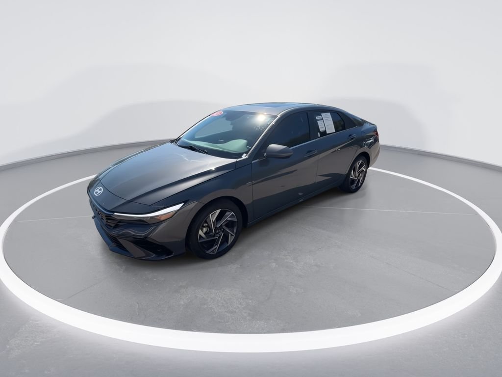 Used 2024 Gray Hyundai SEL image 4