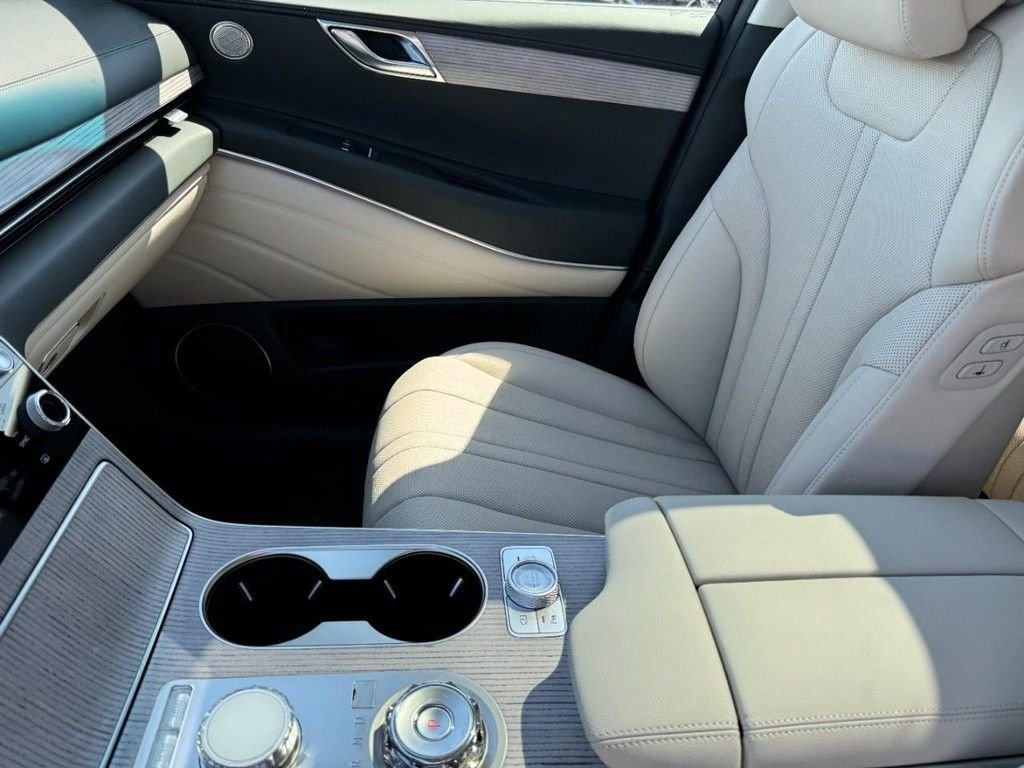 New 2026 Savile Silver Genesis 2.5T Select image 9