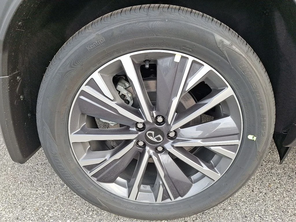 New 2026 White INFINITI LUXE image 5