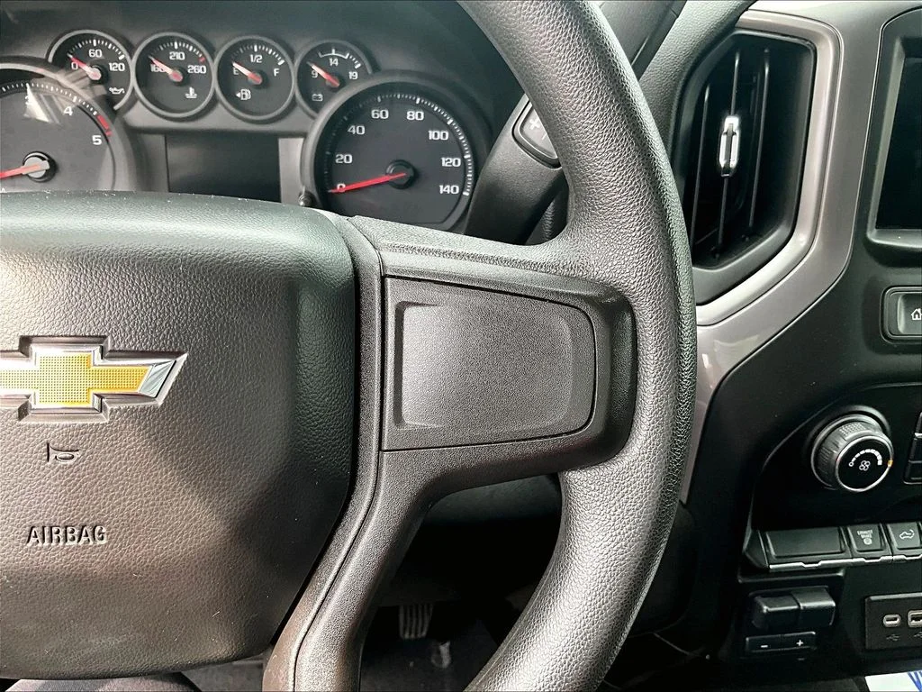 Used 2021 Silver Chevrolet Custom image 18