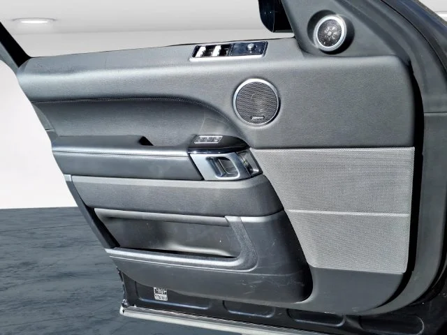 Used 2021 Black Land Rover HSE Silver Edition image 27
