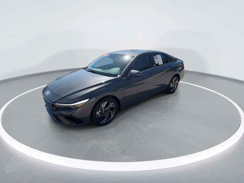 Used 2024 Gray Hyundai SEL image 4