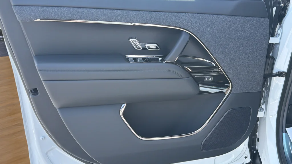 New 2026 White Land Rover Dynamic SE image 19