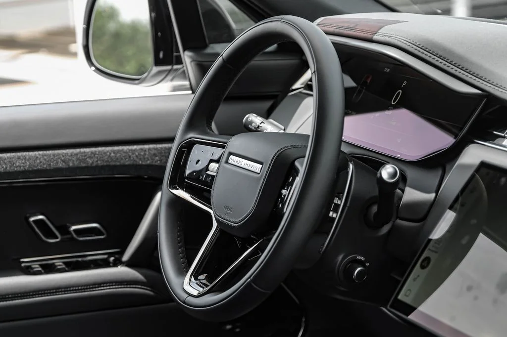 New 2026 Fuji White Land Rover Dynamic SE image 13