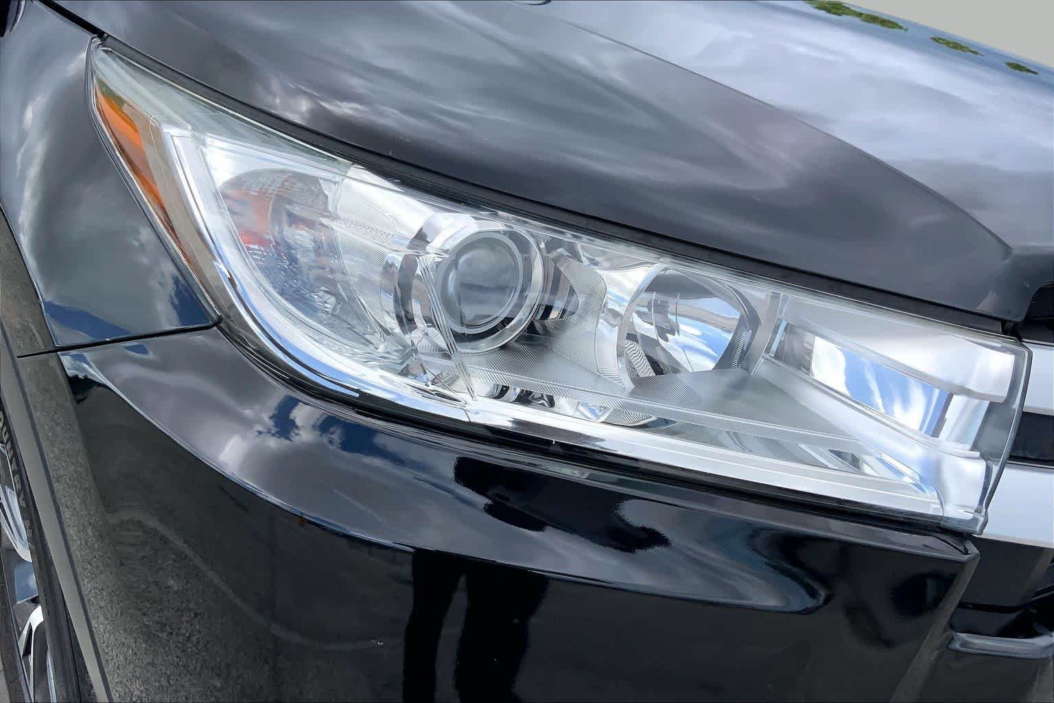 Used 2019 Midnight Black Metallic Toyota LE image 27