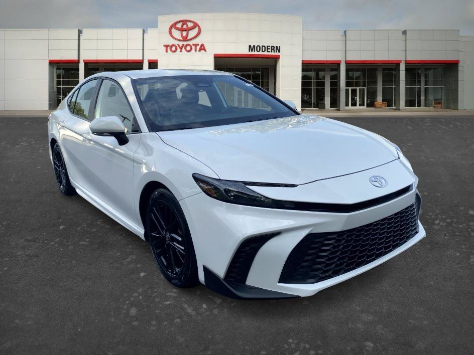 Used 2025 Ice Cap Toyota SE image 3